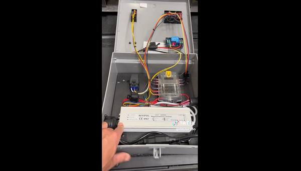 PDB Power Distribution Box with Battery Adapter (For Milwaukee, Dewalt, Ryobi, Makita, Ridgid, and Hercules)